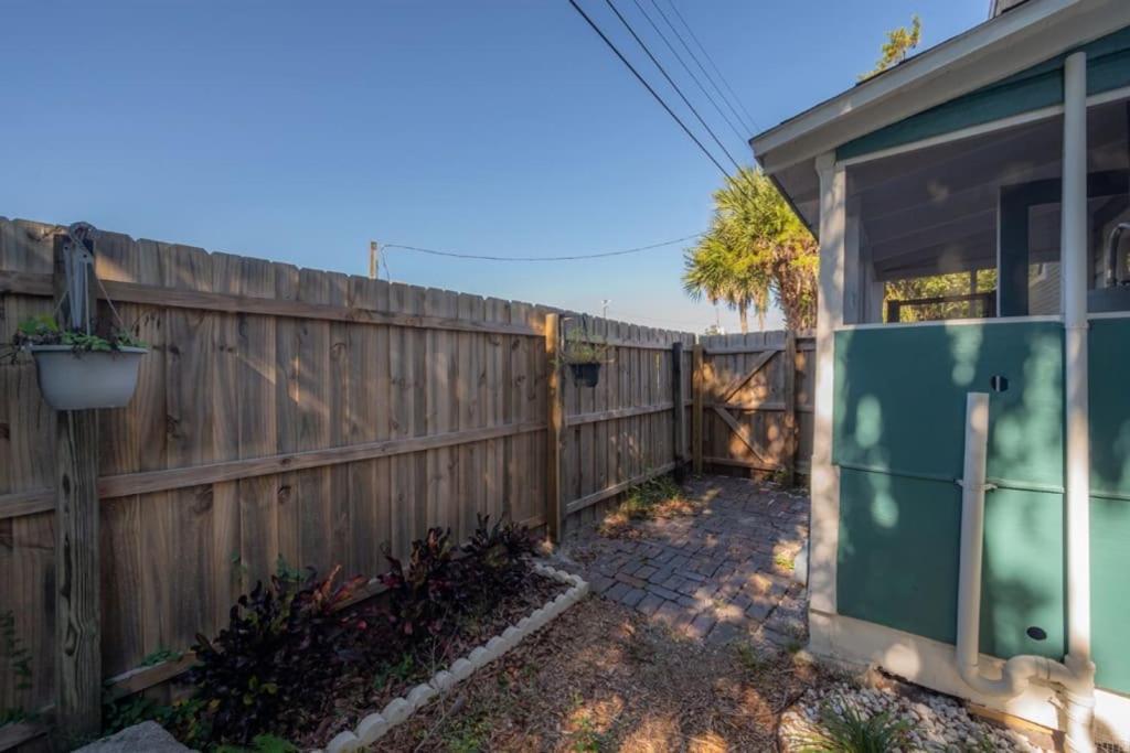 Serene Beachy Bungalow With Large Screened Porch! Tampa Exterior photo